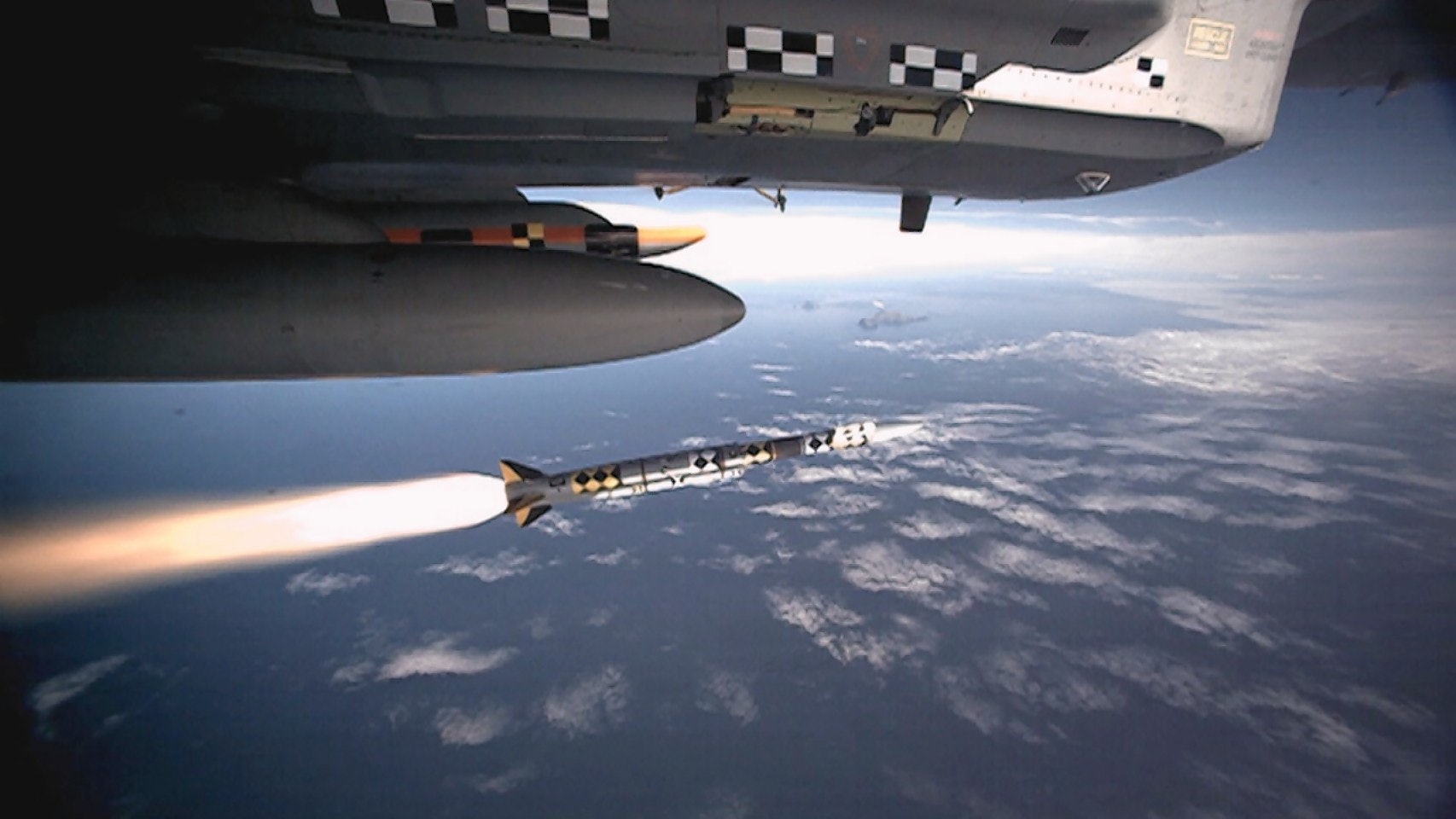 Japan confirms plan to jointly develop missile with Britain