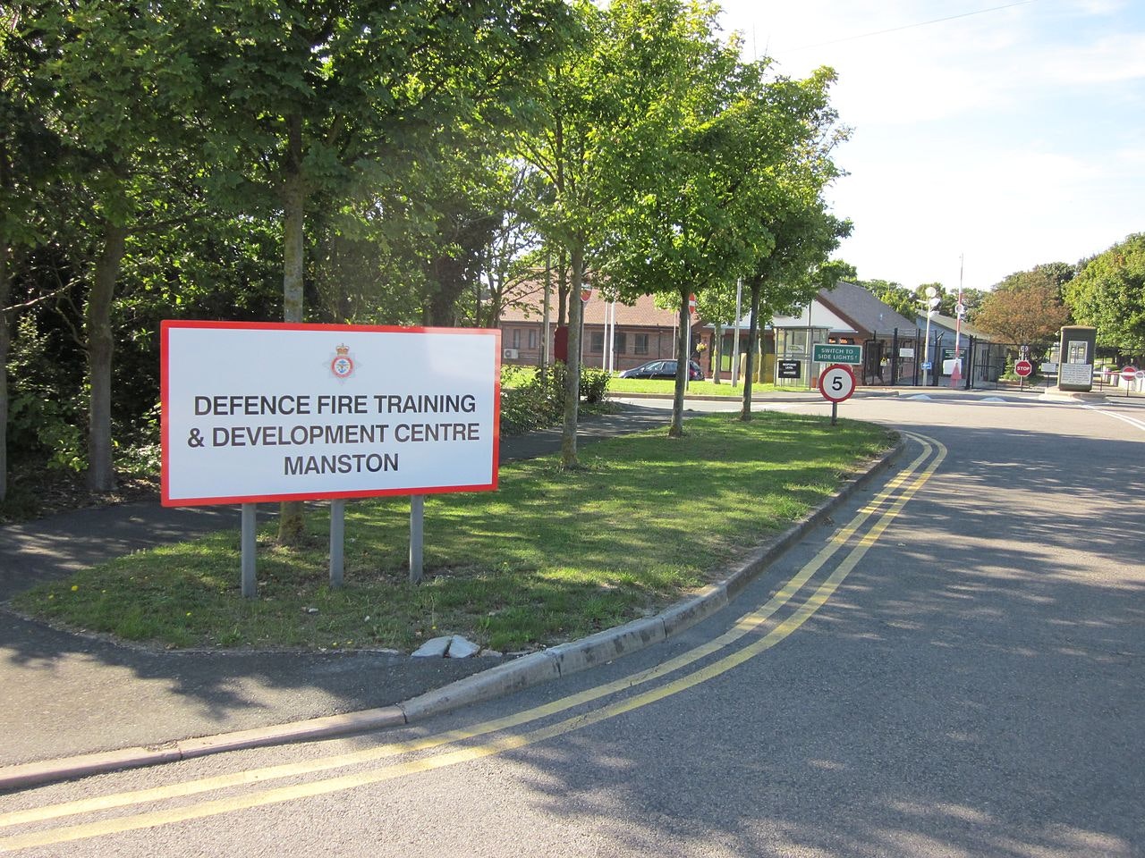 1280px-Dftdc-defence-fire-training-and-development-centre-manston