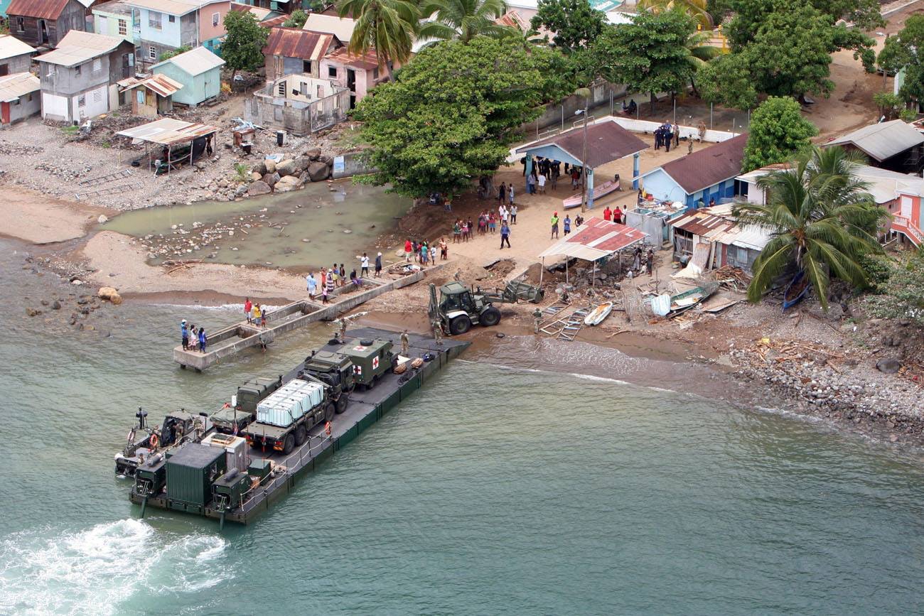 A Royal Logistic Corps craft lands Humanitarian and Disaster Relief (HADR) Troop ashore. (OGL)