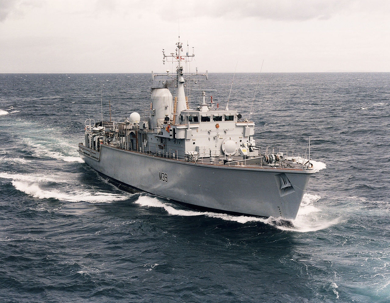 HMS Hurworth escorts Russian frigate