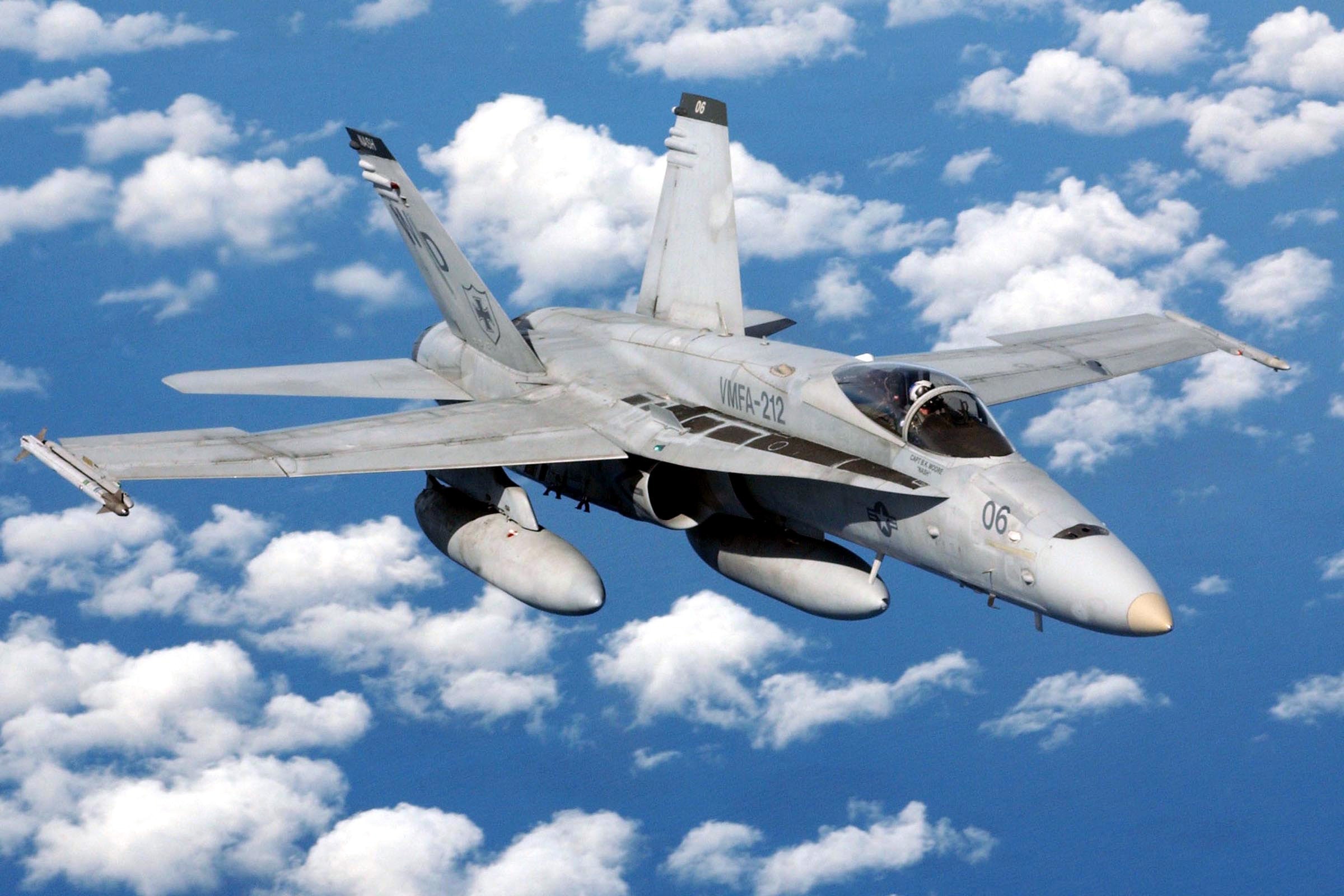 F/A-18C Hornet crashes during training in Nevada, US