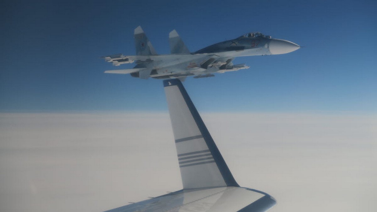Sweden lodges protest after Russian jet comes within 20m of Swedish aircraft