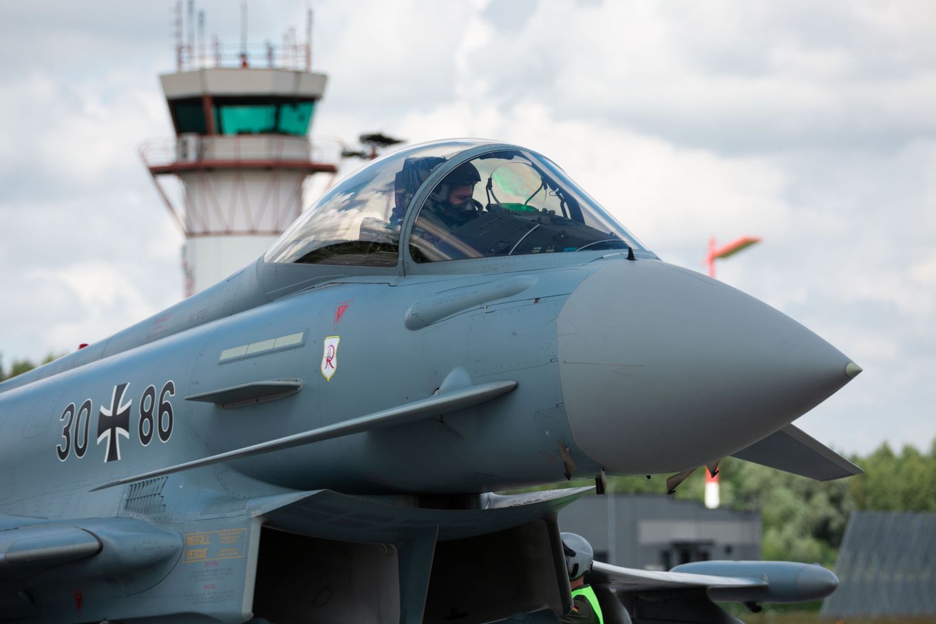 NATO jets flex power in high-speed Baltic air drills