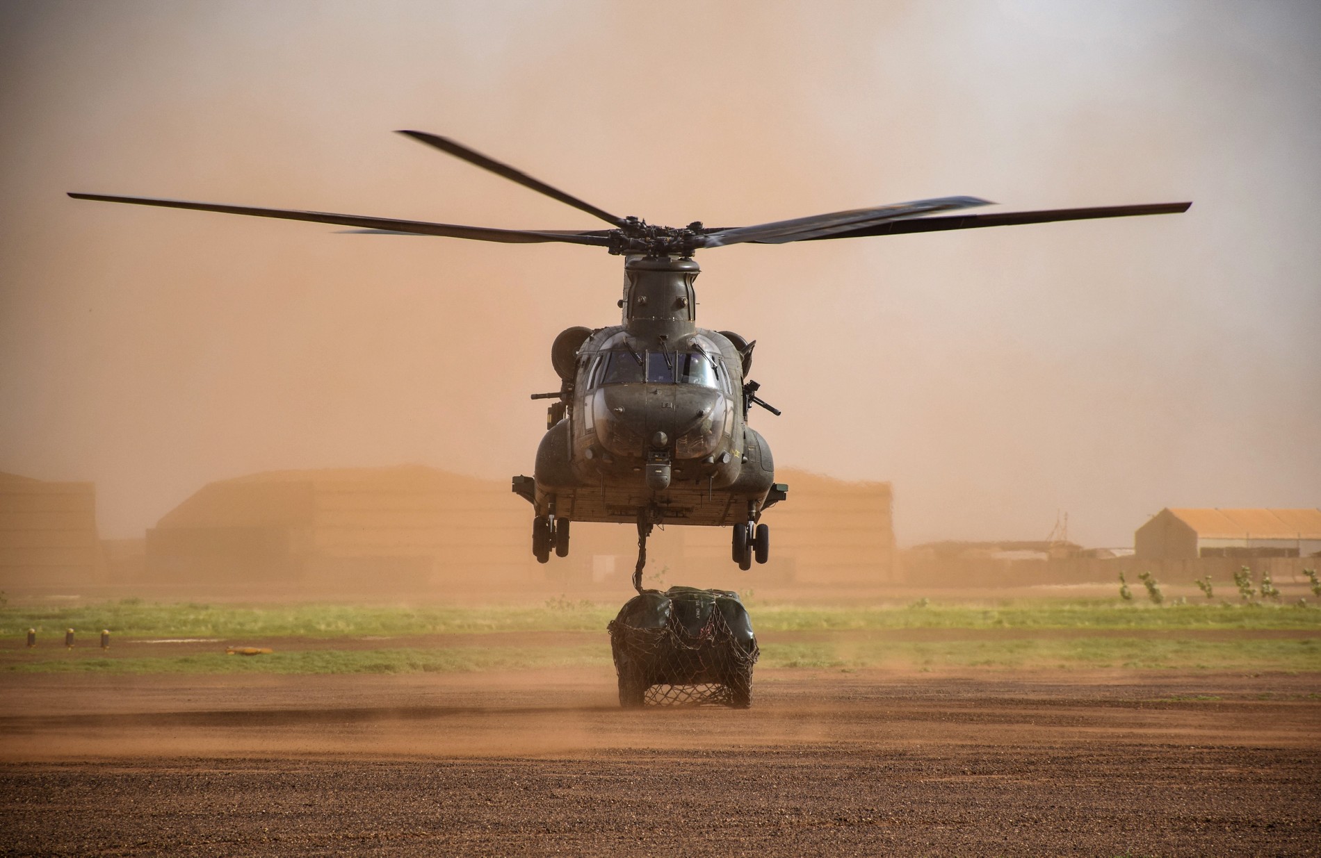 ROYAL AIR FORCE CHINOOKS CONDUCT SUPPORT OPERATIONS IN WEST AFRICA