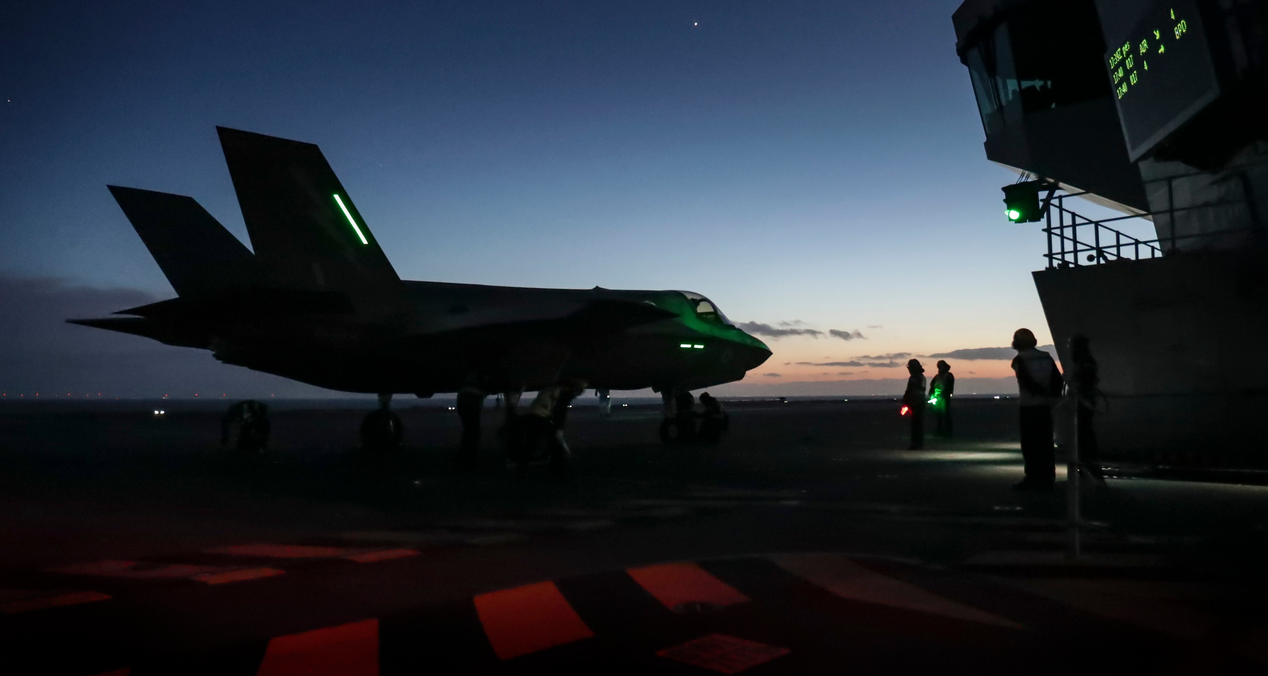 British F-35 pilots continue carrier qualification on HMS Queen Elizabeth