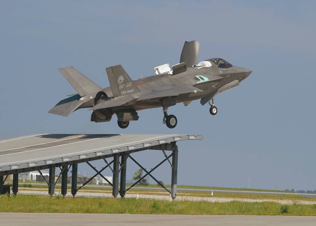 Lightning pilots put in last minute training for HMS Queen Elizabeth flights