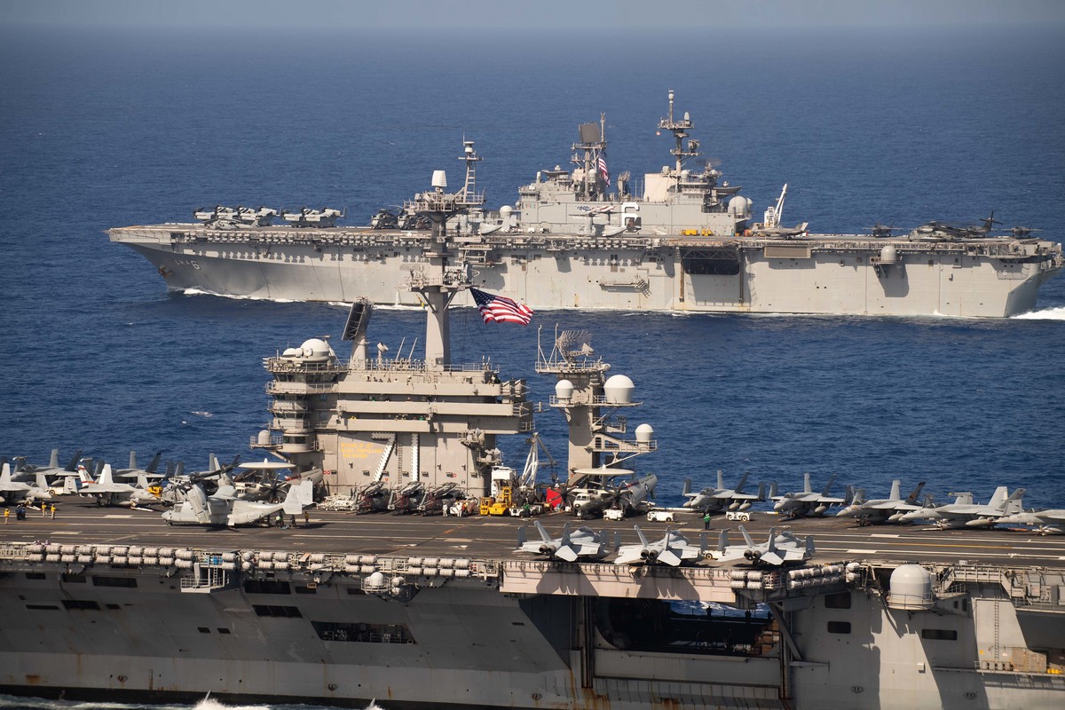 US supercarrier and assault ship team up for joint operations